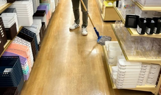 愛知県　豊明市　雑貨店舗　消化器噴霧後清掃