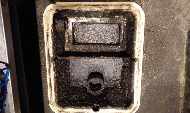 名古屋市千種区　居酒屋　グリストラップ配水管つまり抜き清掃